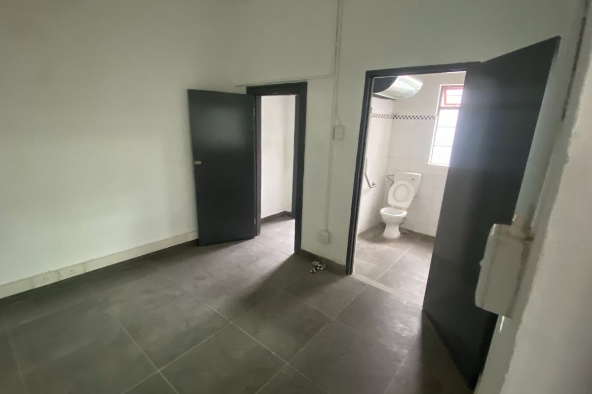 309m2 Light Industrial / Retail Space to Let  - Photo 3