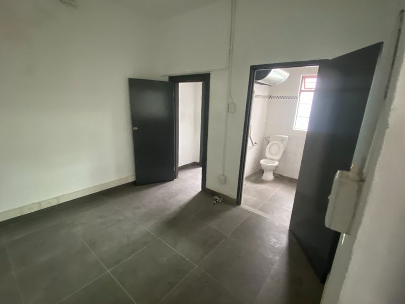 309m2 Light Industrial / Retail Space to Let  - Photo 3