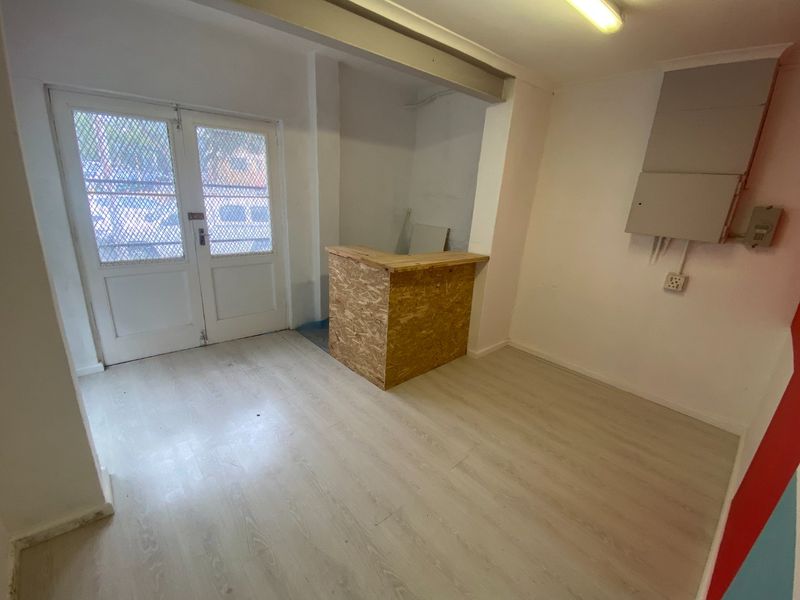 309m2 Light Industrial / Retail Space to Let  - Photo 9