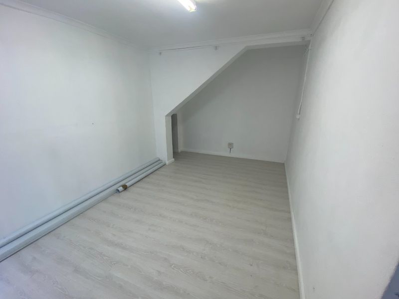 309m2 Light Industrial / Retail Space to Let  - Photo 8