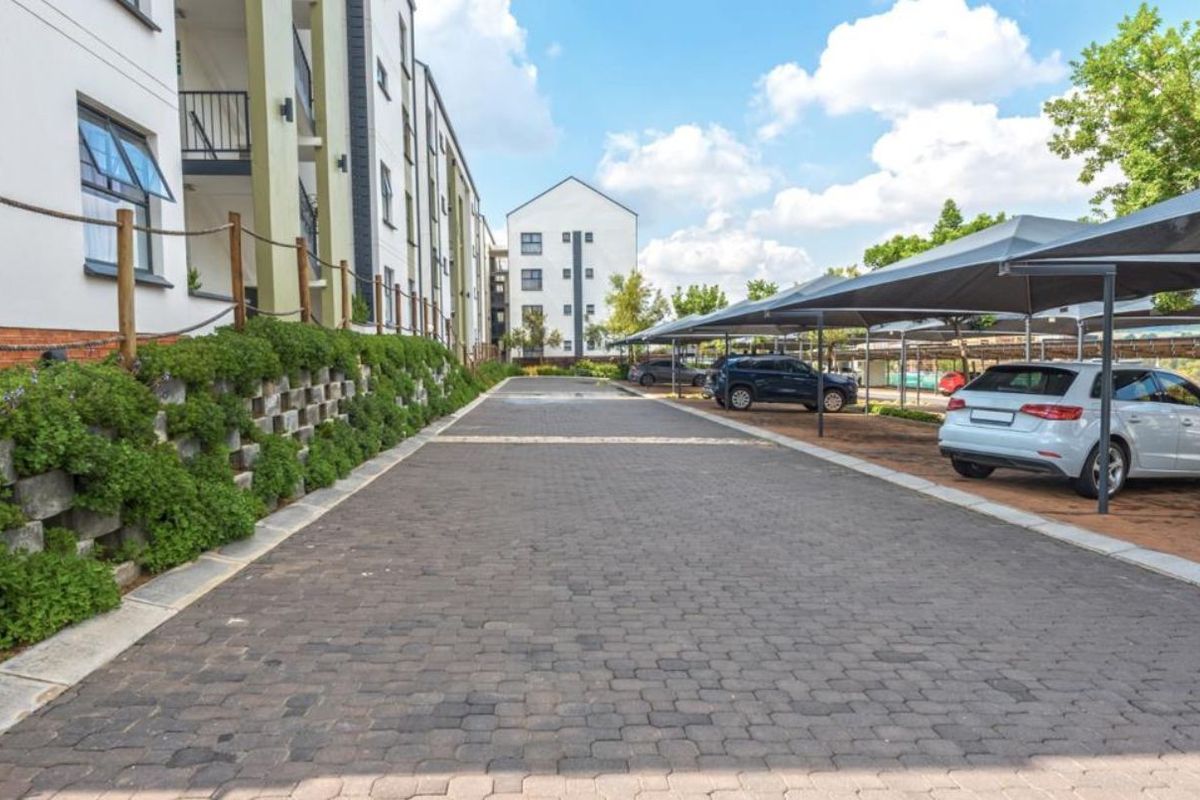 TWO BEDROOMS AND TWO BATHROOMS - Photo 4