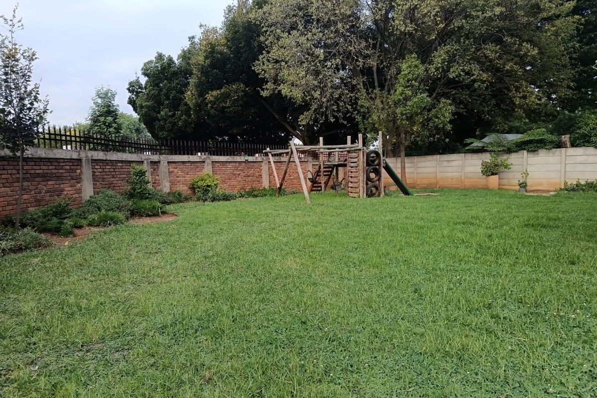 Charming corner home in the heart of Rynfield  - Photo 2