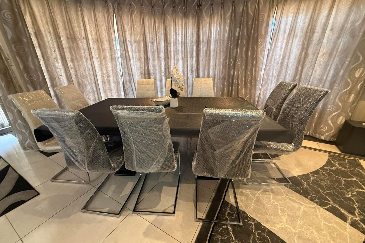 An address that defines comfort, class and contemporary Living!!!! - Photo 3