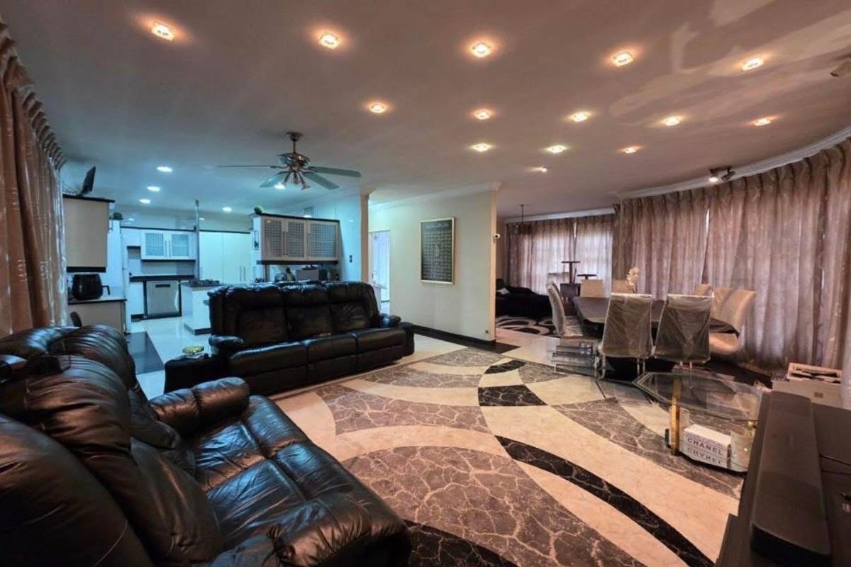 An address that defines comfort, class and contemporary Living!!!! - Photo 5