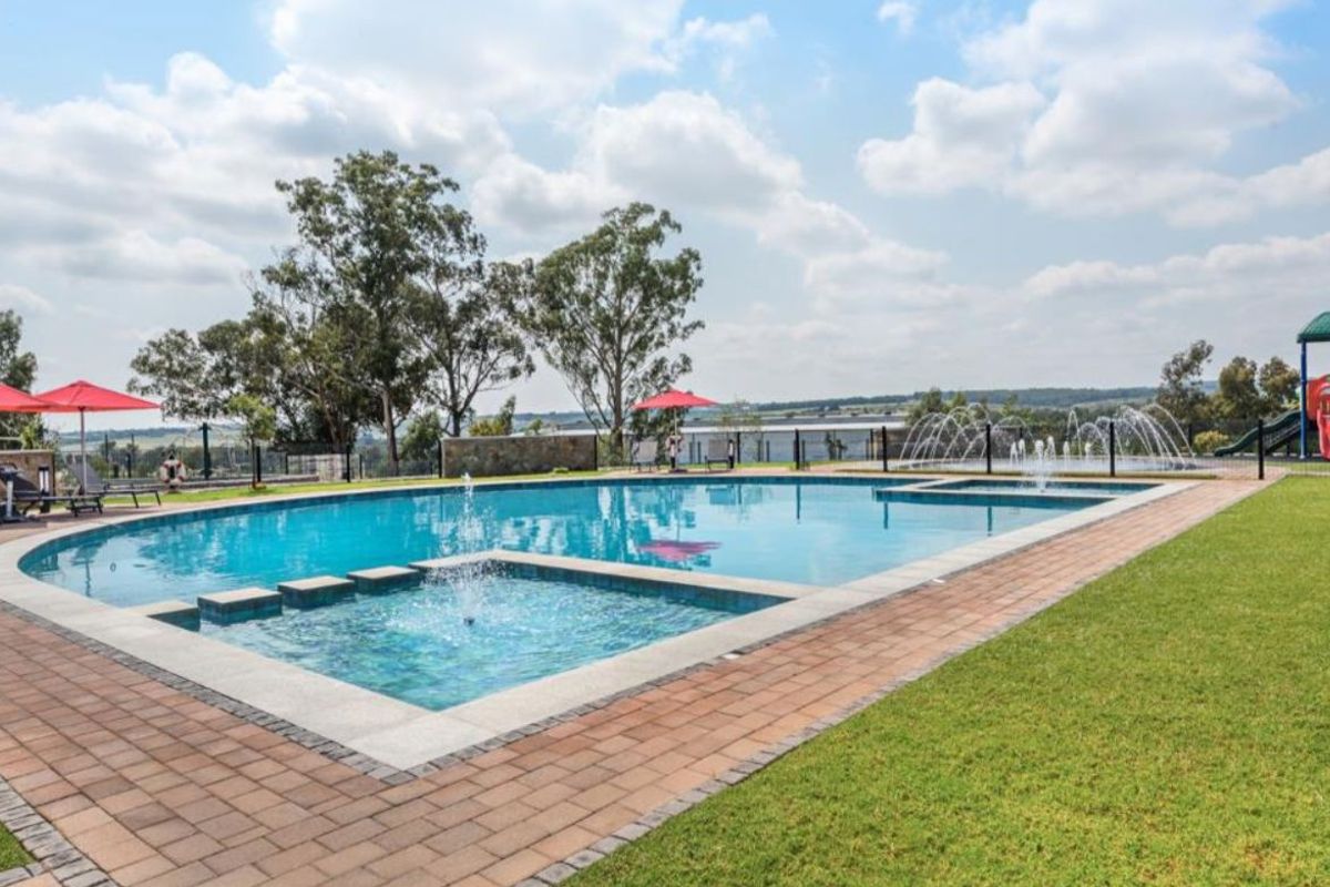 TWO BEDROOMS AND ONE FULL BATHROOM - Photo 4