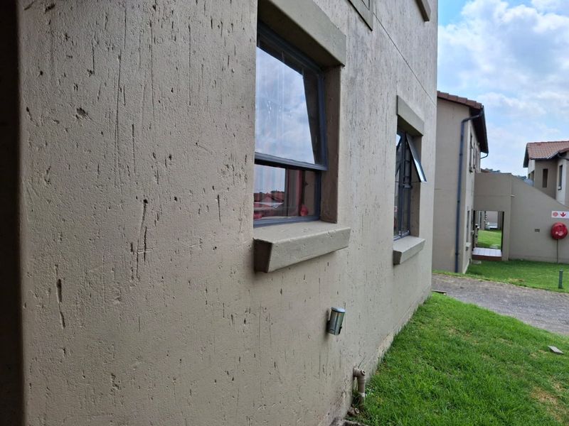 2 bedroom Lock-Up and Go in Albemarle for R545 000 - Photo 4