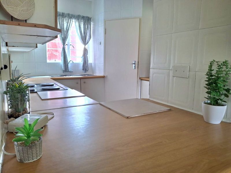 SPACIOUS 2 BEDROOM APARTMENTS AT ABOUT 90m2 FOR SALE R497 000 - Primrose Germiston - Photo 4