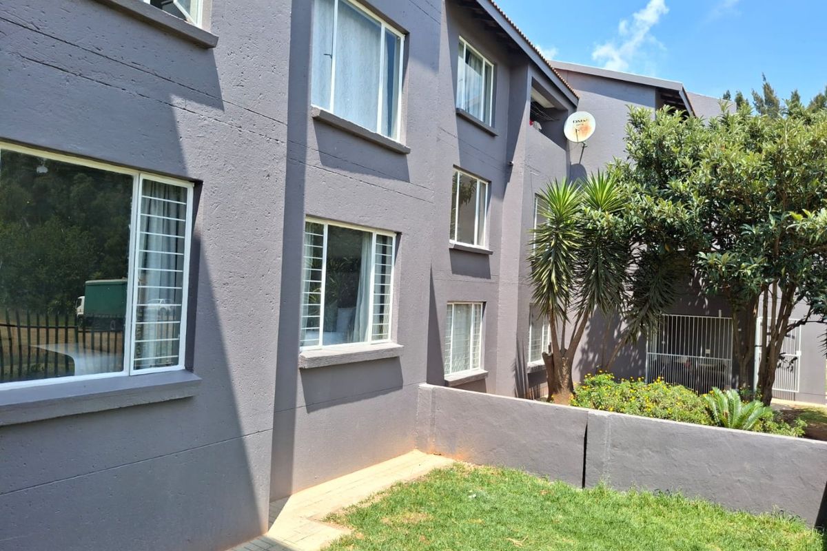 SPACIOUS 2 BEDROOM APARTMENTS AT ABOUT 90m2 FOR SALE R497 000 - Primrose Germiston - Photo 2