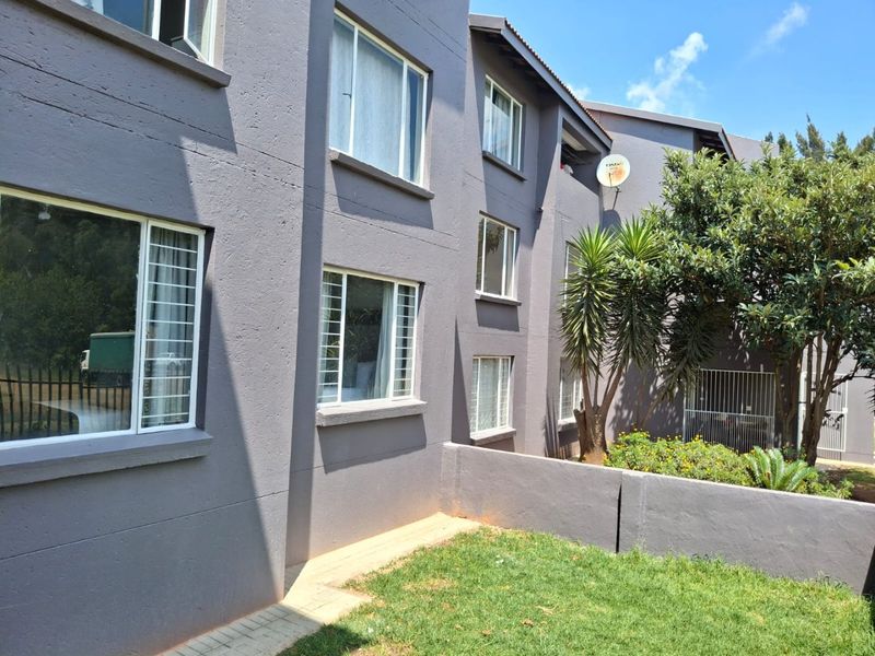 SPACIOUS 2 BEDROOM APARTMENTS AT ABOUT 90m2 FOR SALE R497 000 - Primrose Germiston - Photo 2