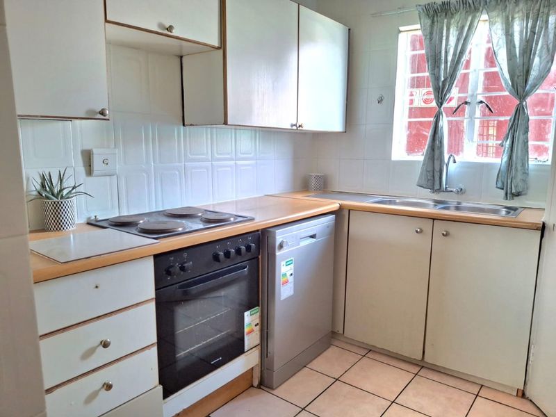 SPACIOUS 2 BEDROOM APARTMENTS AT ABOUT 90m2 FOR SALE R497 000 - Primrose Germiston - Photo 7