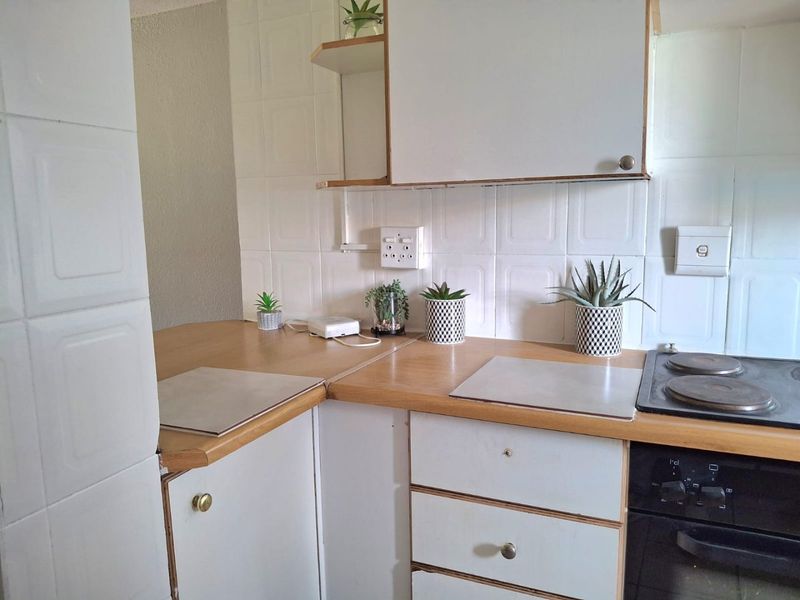 SPACIOUS 2 BEDROOM APARTMENTS AT ABOUT 90m2 FOR SALE R497 000 - Primrose Germiston - Photo 5