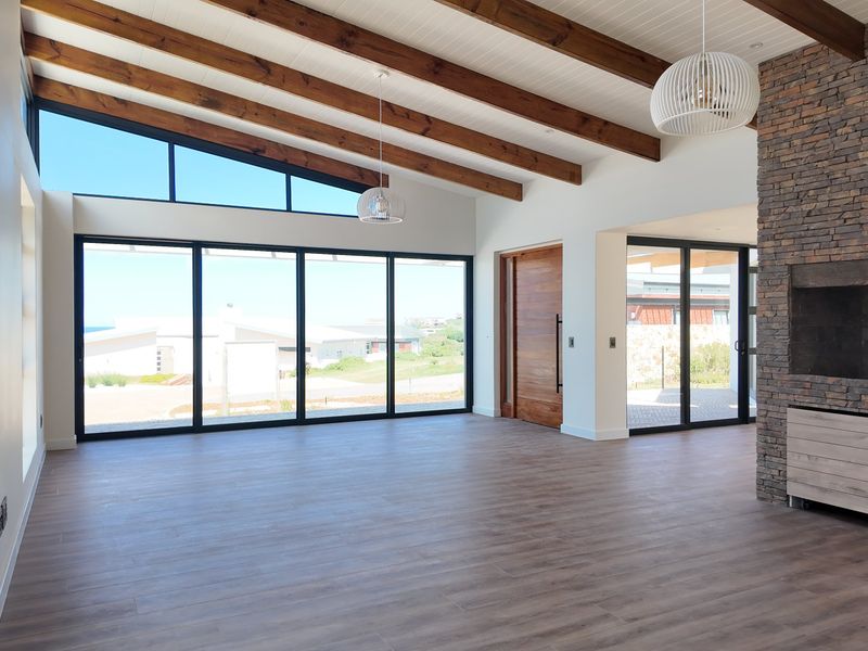 Modern 3 Bedroom House  Designed for Comfort and Entertaining - Photo 4