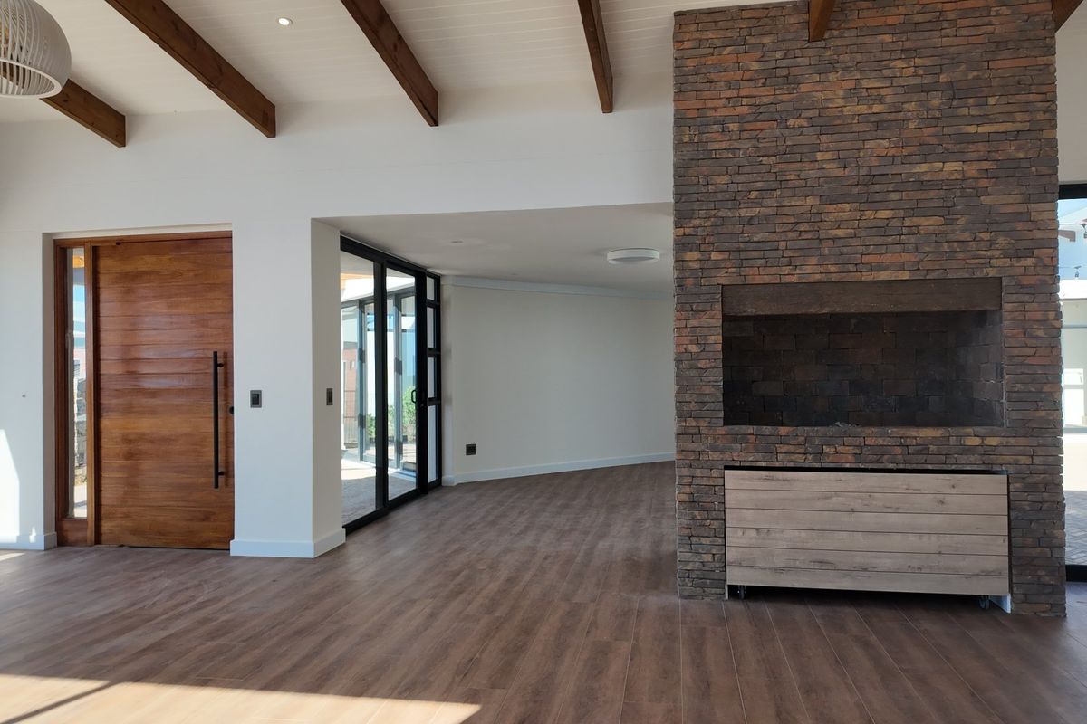 Modern 3 Bedroom House  Designed for Comfort and Entertaining - Photo 5