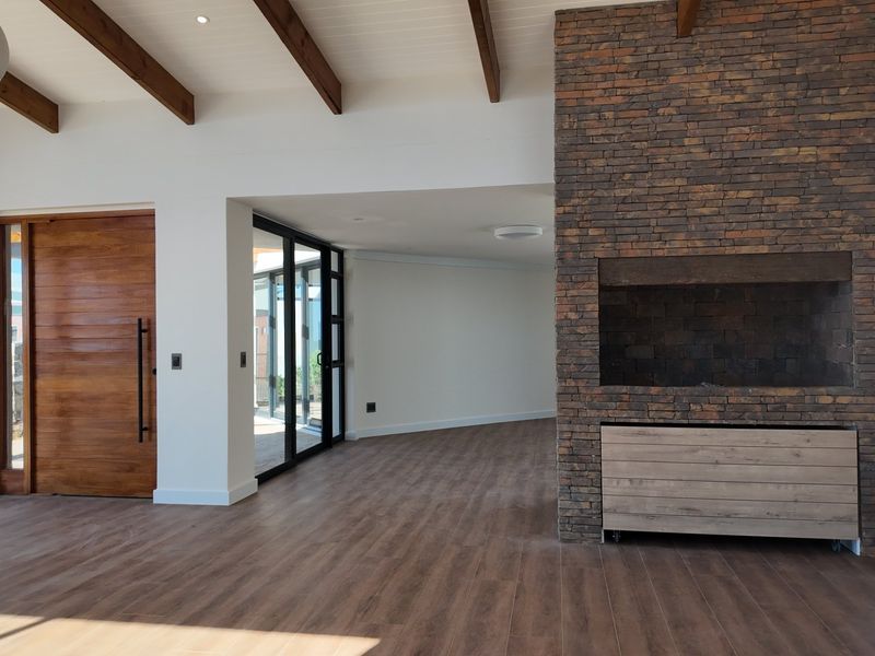 Modern 3 Bedroom House  Designed for Comfort and Entertaining - Photo 5