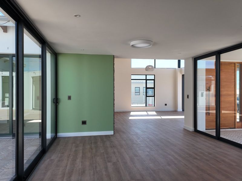 Modern 3 Bedroom House  Designed for Comfort and Entertaining - Photo 9