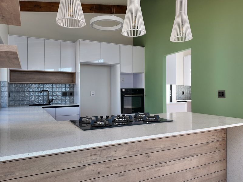 Modern 3 Bedroom House  Designed for Comfort and Entertaining - Photo 10