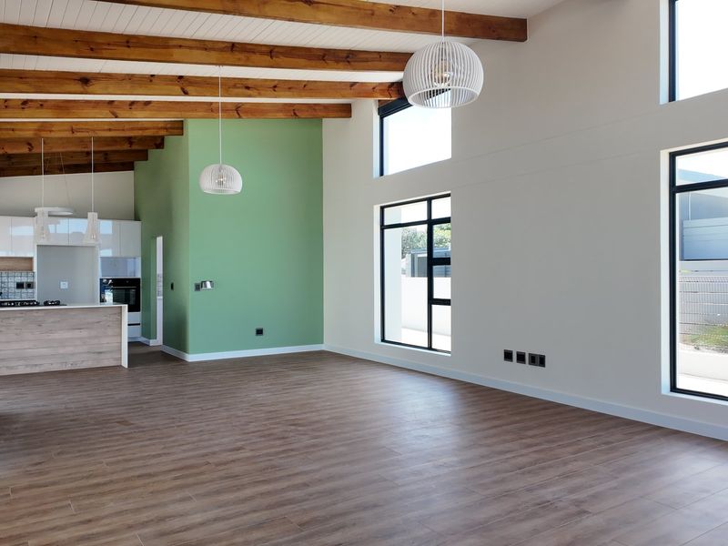 Modern 3 Bedroom House  Designed for Comfort and Entertaining - Photo 8