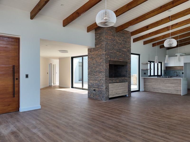 Modern 3 Bedroom House  Designed for Comfort and Entertaining - Photo 6