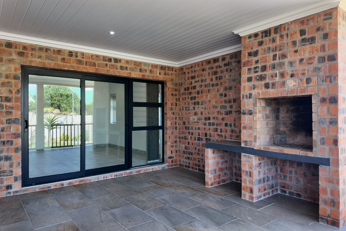 Modern and spacious three bedroom house in Still Bay West - Photo 3