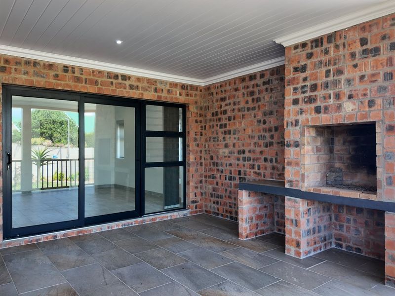 Modern and spacious three bedroom house in Still Bay West - Photo 3