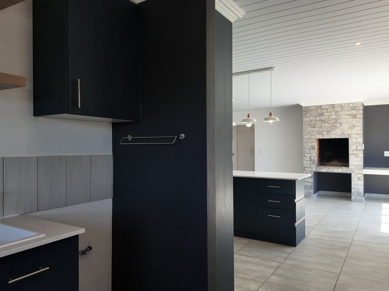 Modern and spacious three bedroom house in Still Bay West - Photo 10