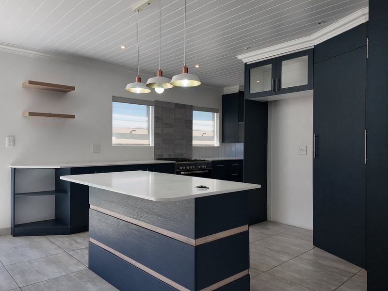 Modern and spacious three bedroom house in Still Bay West - Photo 8