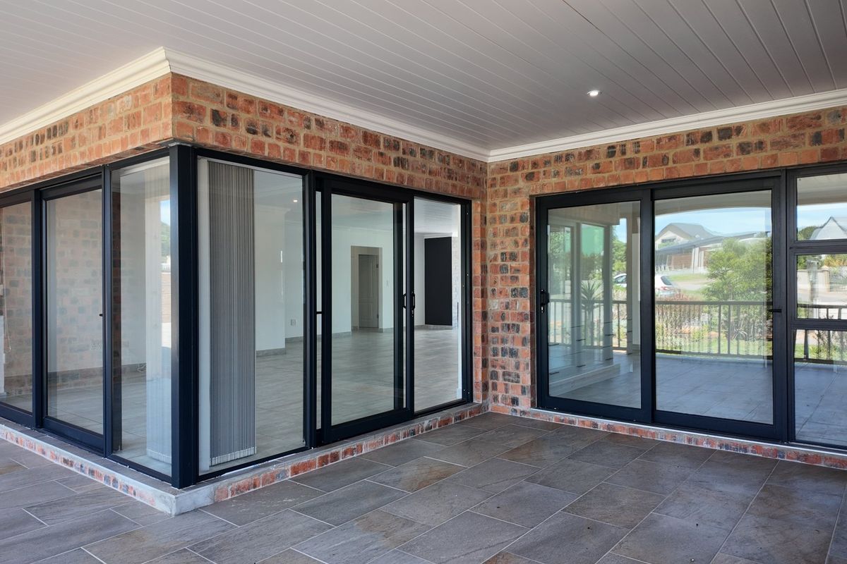 Modern and spacious three bedroom house in Still Bay West - Photo 4