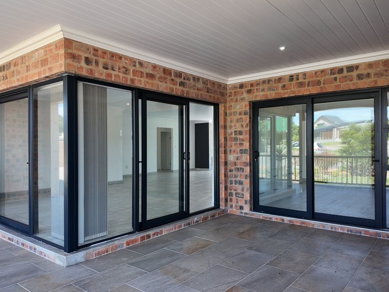 Modern and spacious three bedroom house in Still Bay West - Photo 4