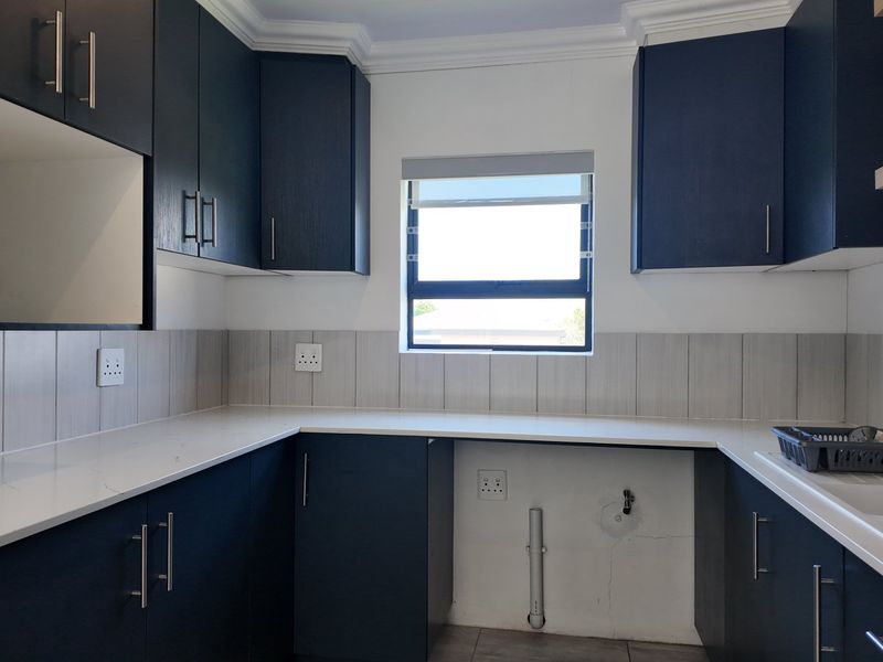 Modern and spacious three bedroom house in Still Bay West - Photo 9