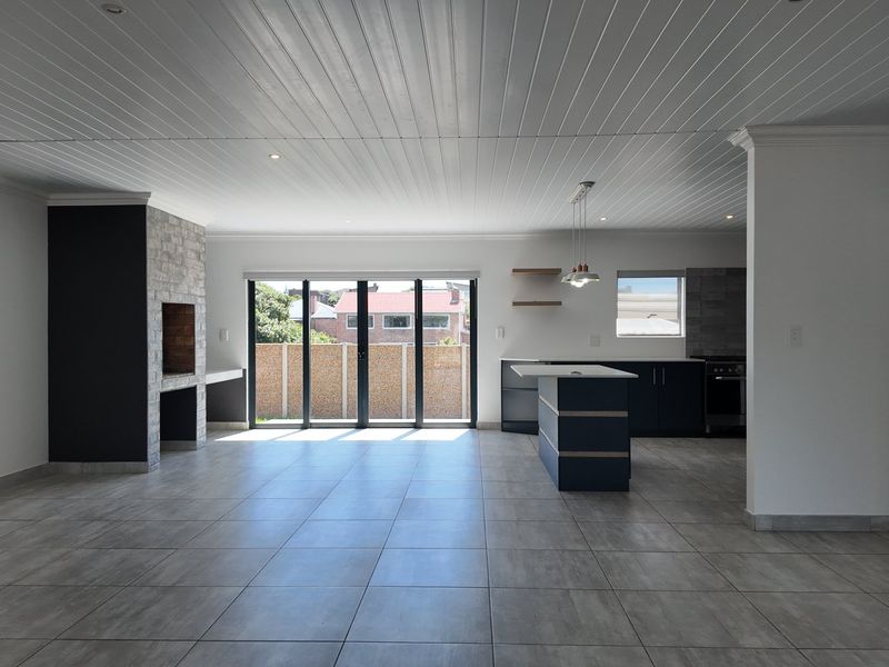 Modern and spacious three bedroom house in Still Bay West - Photo 6