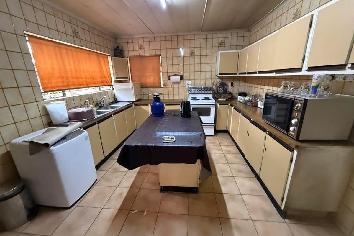 Solid Home with Strong Bones in a Sought after Family Neighborhood with endless potential!!! - Photo 5