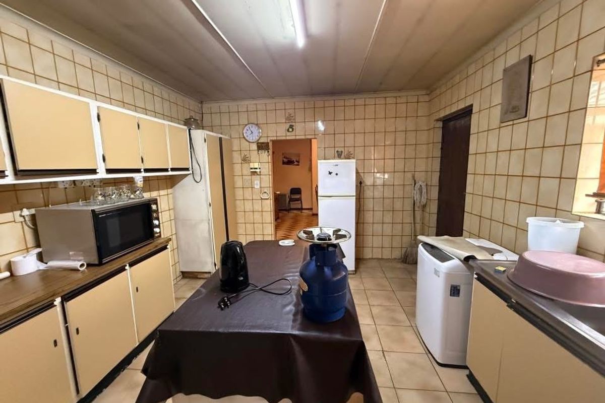 Solid Home with Strong Bones in a Sought after Family Neighborhood with endless potential!!! - Photo 4