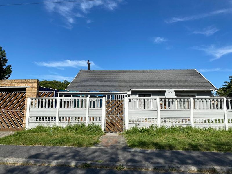 Spacious 3-Bedroom House for Sale – Nooitgedacht, Bishop Lavis - Photo 2