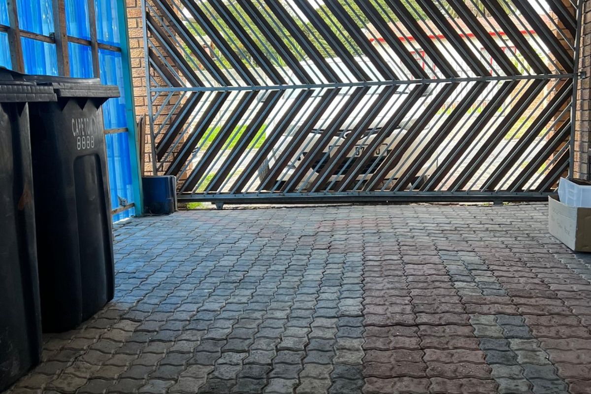 Spacious 3-Bedroom House for Sale – Nooitgedacht, Bishop Lavis - Photo 4