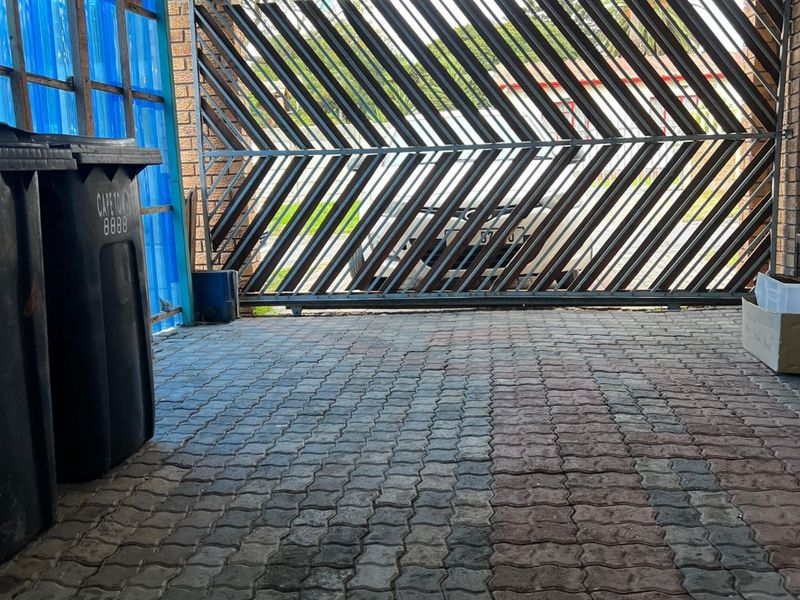 Spacious 3-Bedroom House for Sale – Nooitgedacht, Bishop Lavis - Photo 4