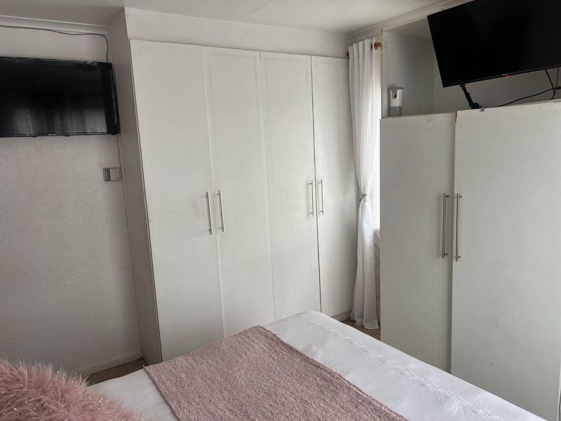 Spacious 3-Bedroom House for Sale – Nooitgedacht, Bishop Lavis - Photo 9