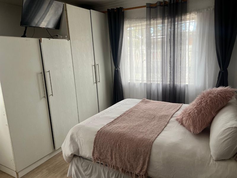 Spacious 3-Bedroom House for Sale – Nooitgedacht, Bishop Lavis - Photo 8