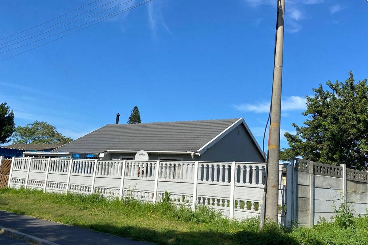 Spacious 3-Bedroom House for Sale – Nooitgedacht, Bishop Lavis - Photo 3