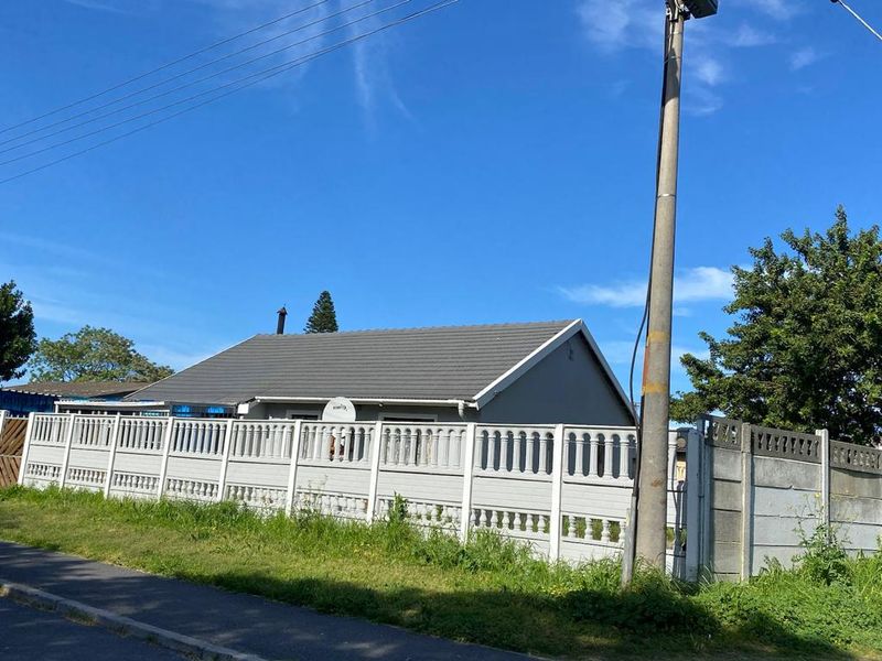 Spacious 3-Bedroom House for Sale – Nooitgedacht, Bishop Lavis - Photo 3