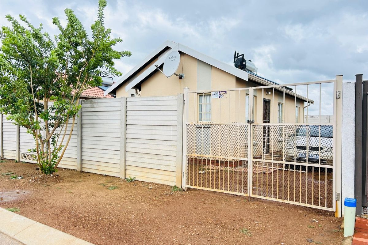 Charming 3-Bed Family Haven in Secure Sky City - Photo 2