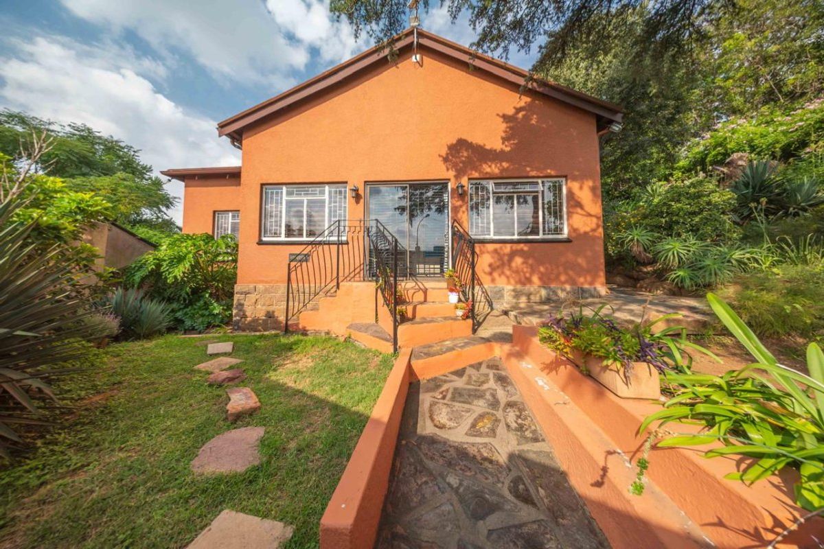 Charming 3-Bedroom Home with Cottage & Solar Potential! - Photo 4