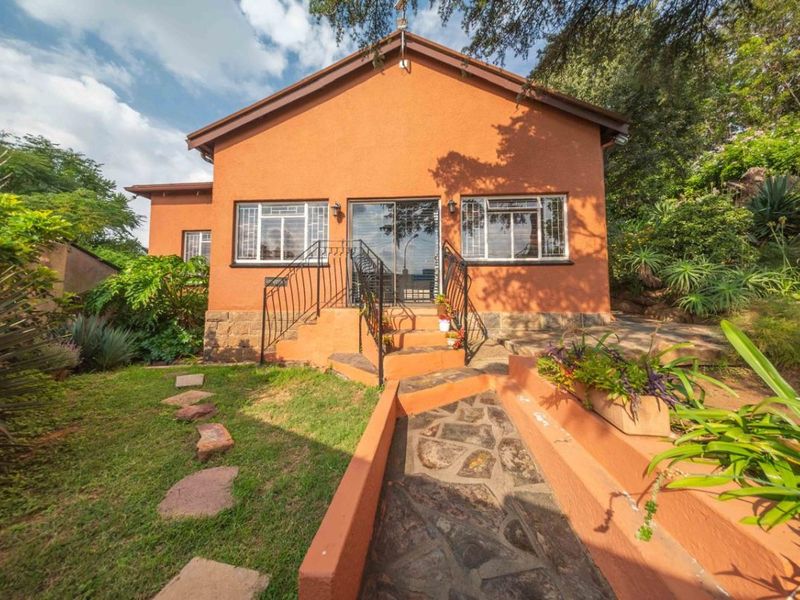 Charming 3-Bedroom Home with Cottage & Solar Potential! - Photo 2