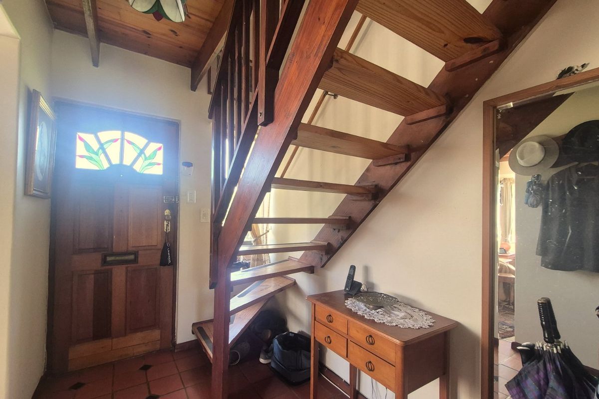 Family home with Energy-Efficient features - Photo 4