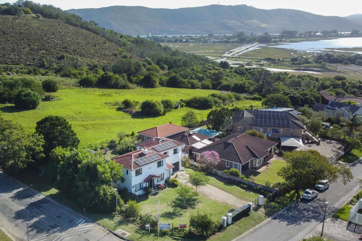 Family home with Energy-Efficient features - Photo 3