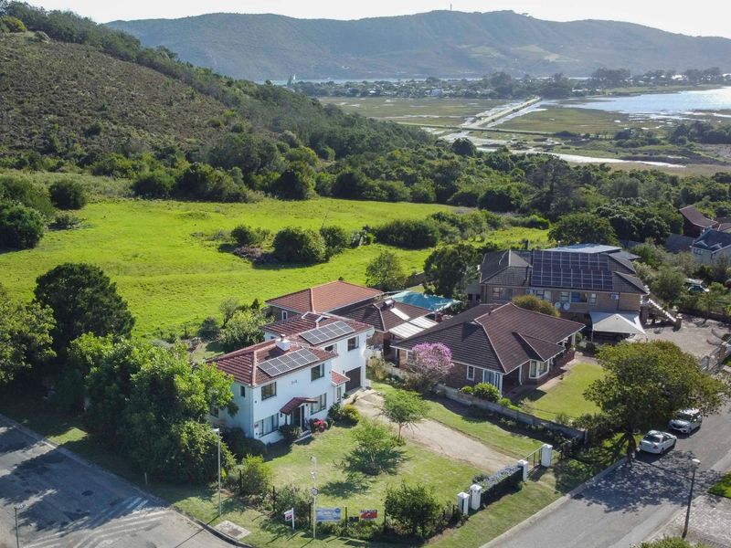 Family home with Energy-Efficient features - Photo 3