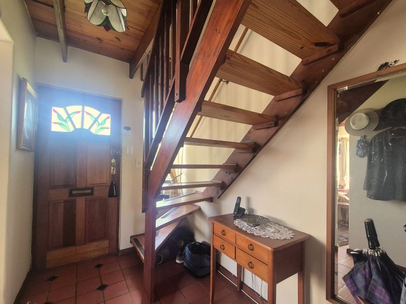 Off the Grid Family home with Energy-Efficient features - Photo 4