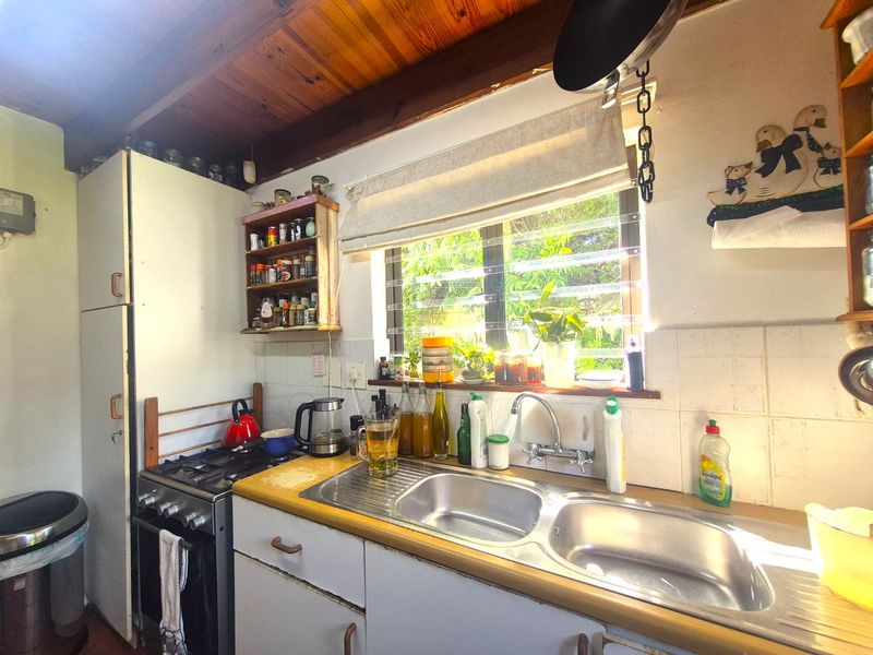 Off the Grid Family home with Energy-Efficient features - Photo 10