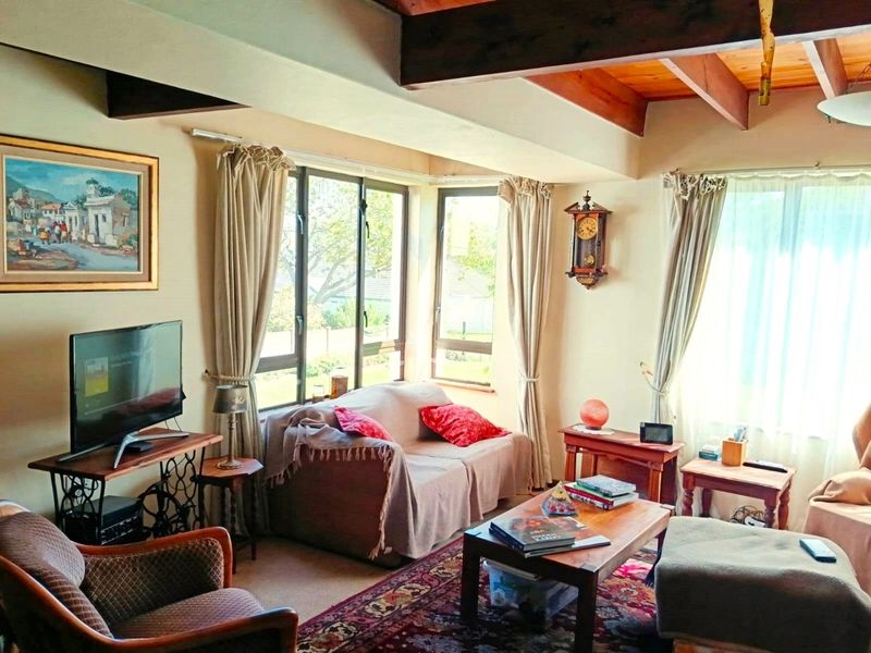 Off the Grid Family home with Energy-Efficient features - Photo 6