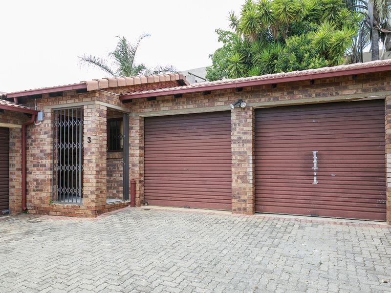 Charming Townhouse Nestled In The Heart of Rangeview - Photo 2