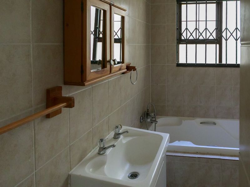 Charming Townhouse Nestled In The Heart of Rangeview - Photo 10